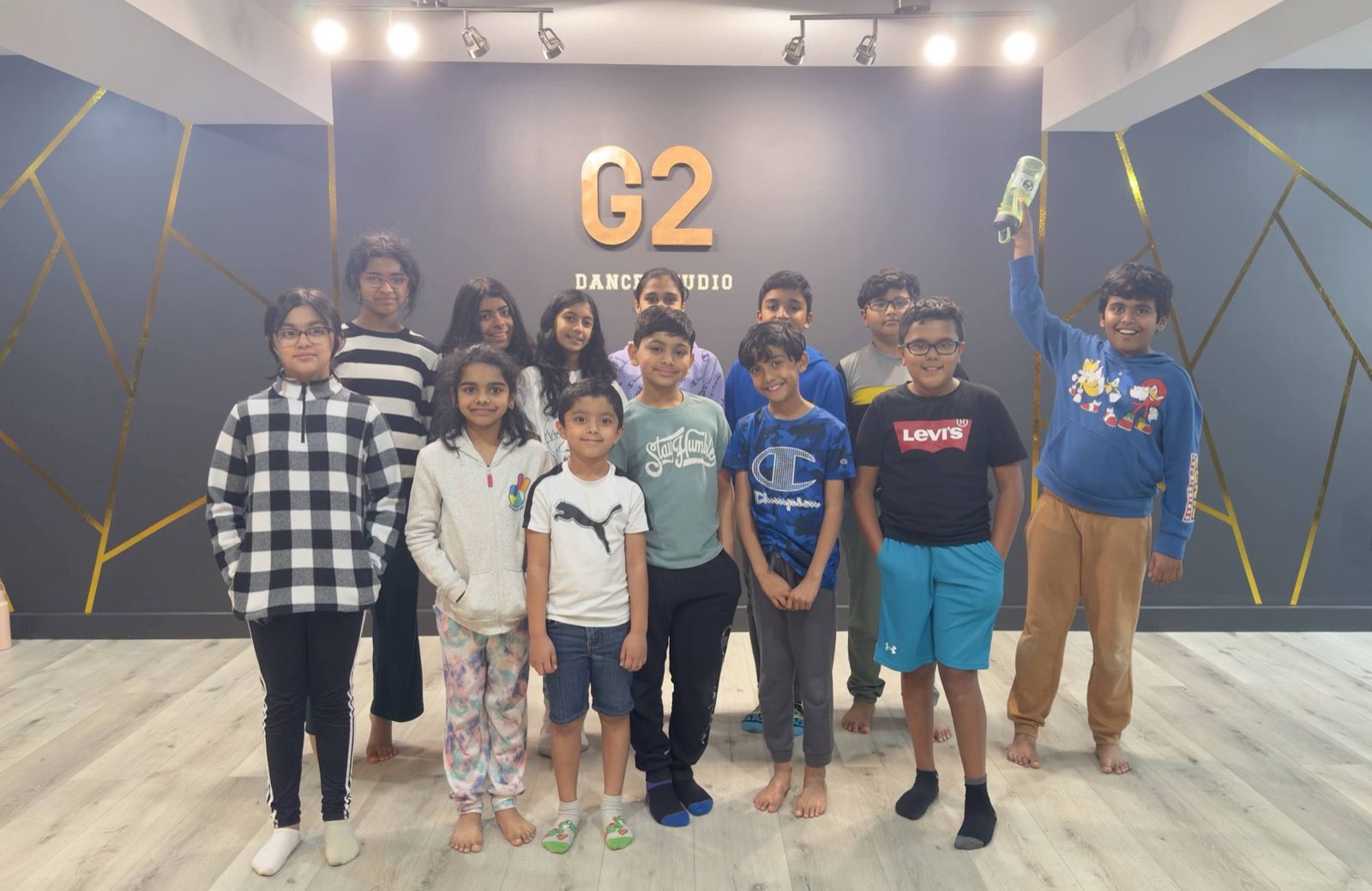 G2 studio photo
